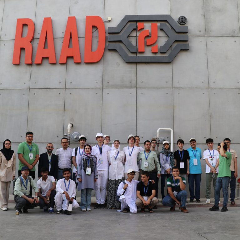 بازدید شرکت کنندگان المپیاد جهانی فیزیک 2024 از شرکت تولیدی رعد